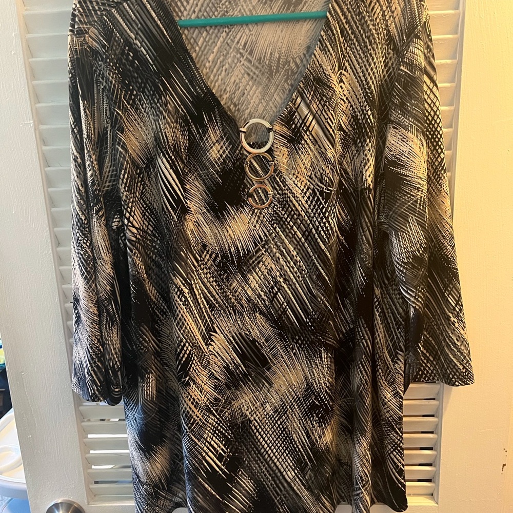 Sami & Jo Black, Gray and Ivory V-Neck Ring-Accent Tunic